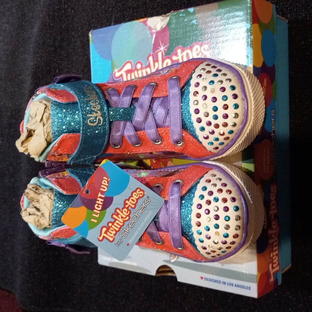 NWT TWINKLE TOES LIGHT UP